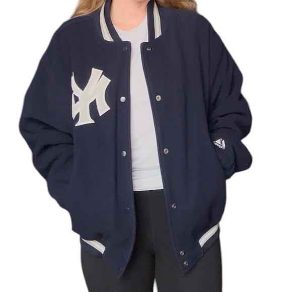 New York Yankees Varsity Jacket - Picture 15 of 15